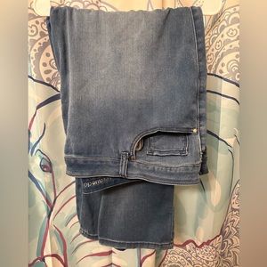 Avenue Denim Light Wash size 32 jeans
